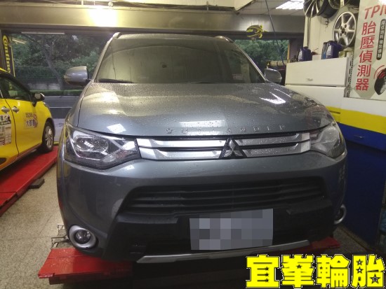 Mitsubishi Outlander 車輛行駛偏向 行駛抖動 3D四輪定位