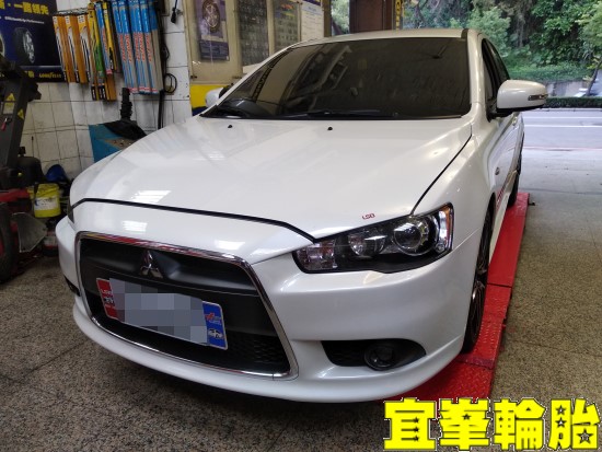 Mitsubishi Lancer Sportback SELENIA 5W30 輪胎對調
