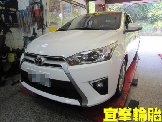 TOYOTA YARIS Goodyear Assurance TripleMax 185/60/15 3D四輪定位