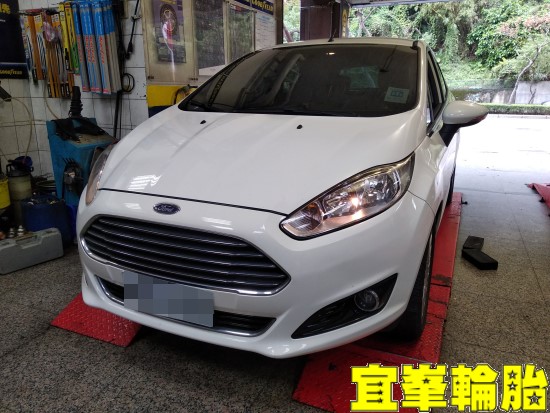 FORD FIESTA SELENIA 5W40 輪胎對調 BOHENG陶瓷競技前來令更換