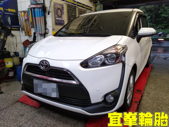 TOYOTA SIENTA 自備鋁圈 Yokohama Advan dB V552 215/45/17 3D四輪定位