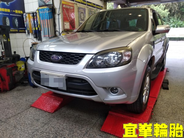 FORD ESCAPE SELENIA 5W30 輪胎對調 BOHENG前劃線碟盤跟換 BOHENG陶瓷競技前來令極致安裝