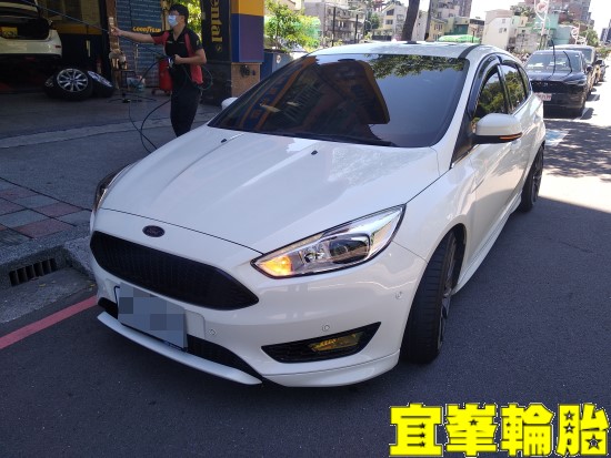 Ford Focus 懷孕的橡膠氣嘴 金屬氣嘴更換