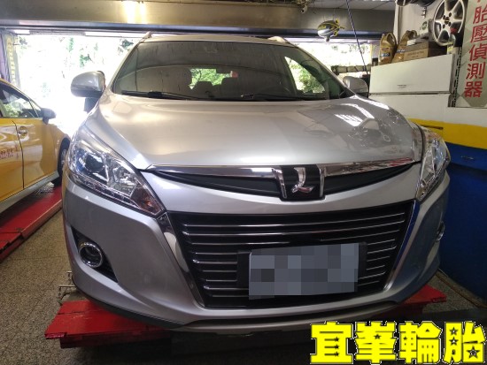 Luxgen U6 Goodyear EfficientGrip Performance 215/55/17 自備水箱精更換 3D四輪定位