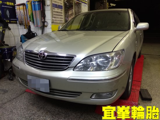 TOYOTA CAMRY SELENIA 5W40 輪胎對調