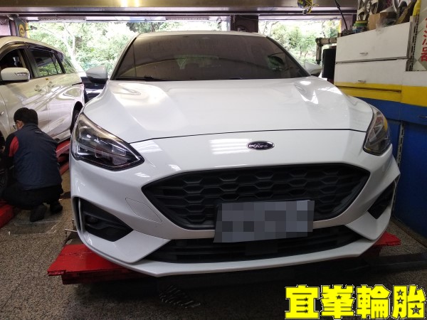 Ford Focus ST-Line Lomme Michelin Pilot Sport 4 235/40/18 3D四輪定位