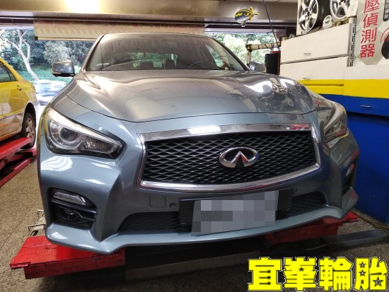 Infiniti Q50S Hybrid 3D四輪定位