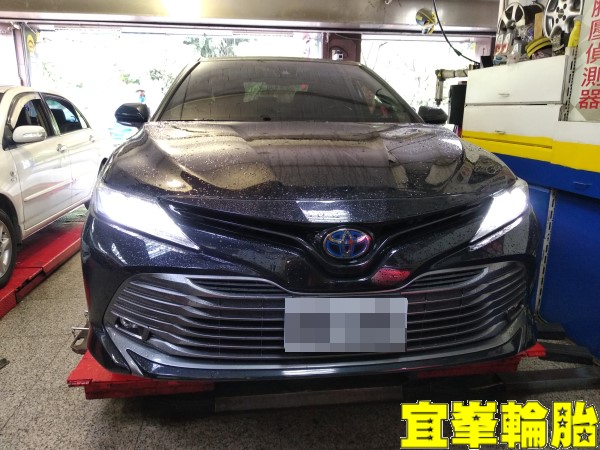 Toyota Camry Hybrid Goodyear EfficientGrip Performance 2 215/55/17 3D四輪定位