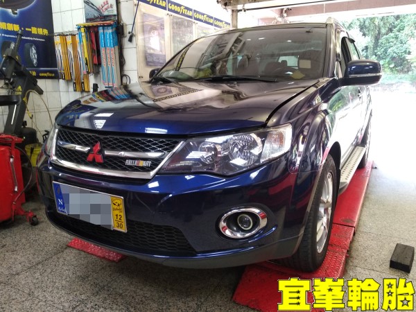 Mitsubishi Outlander SELENIA 5W50 輪胎對調