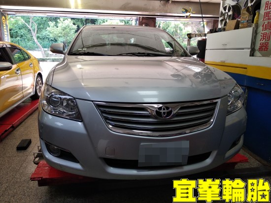 TOYOTA CAMRY Yokohama AE01F 215/60/16 3D四輪定位