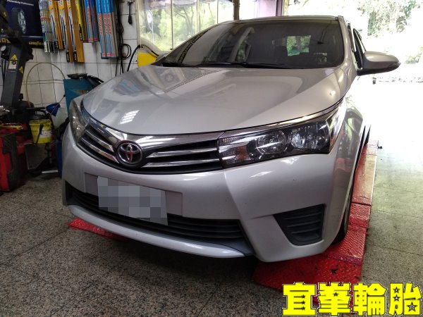 TOYOTA ALTIS SELENIA 5W40 輪胎對調 福士車室活性碳空氣濾網 點菸器保險絲燒毀更換