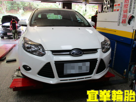 FORD FOCUS Eagle EfficientGrip Performance 205/55/16 SPR金屬氣嘴安裝 3D四輪定位