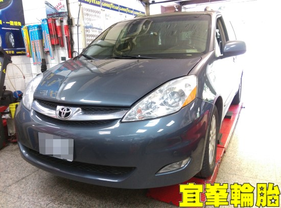 TOYOTA SIENNA  自備機油保養  輪胎對調