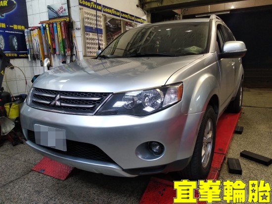 Mitsubishi Outlander 自備機油保養 輪胎對調