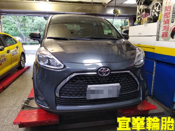 TOYOTA SIENTA Ravenol VSE 0W20 輪胎對調