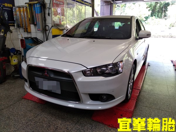 Mitsubishi Lancer Sportback SELENIA 5W40 輪胎對調 點菸器沒電