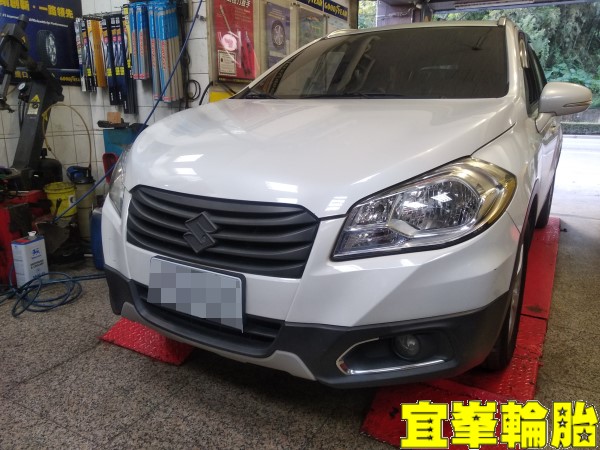 Suzuki SX4 Crossover Goodyear EfficientGrip Performance 2 205/60/16 3D四輪定位