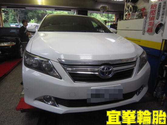 TOYOTA CAMRY HYBRID Assurance TripleMax 215/55/17 3D四輪定位
