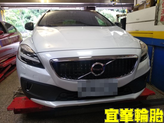 VOLVO V40  PIRELLI cinturato P7 225/45/18 3D四輪定位