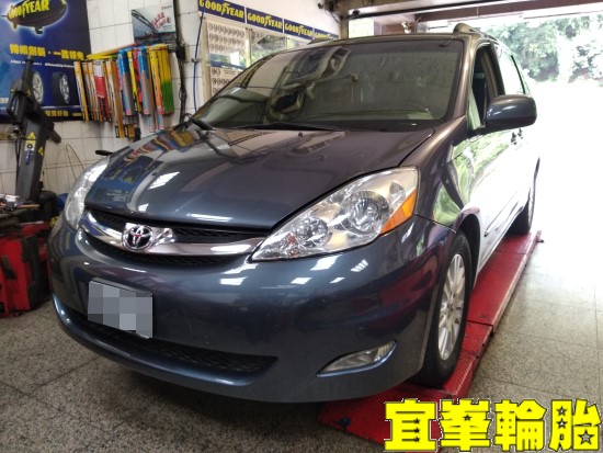 TOYOTA SIENNA SELENIA 5W30 輪胎對調 TUTELA TOP 4/S 煞車油脈衝式更換