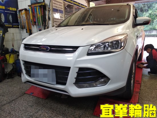 FORD KUGA Goodyear Assurance FUEL MAX AW 235/55/17 3D四輪定位