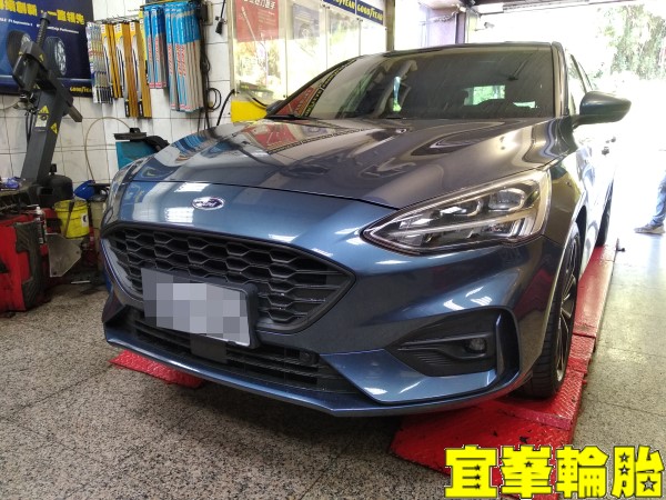 Ford Focus ST Wagon Pirelli P-ZERO 4 PZ4 235/40/18 3D四輪定位