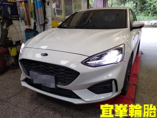 Ford Focus ST-Line Lomme  Michelin Pilot Sport 4 235/40/18 3D四輪定位