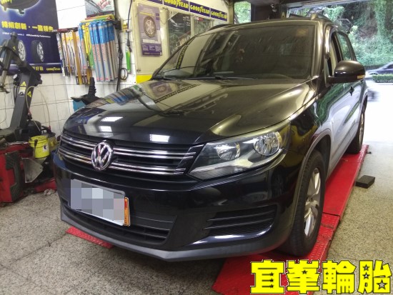 Volkswagen Tiguan Goodyear EfficientGrip Performance SUV 215/65/16 胎圈最佳化平衡  3D四輪定位