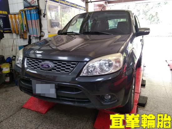 FORD ESCAPE Goodyear EfficientGrip Performance SUV 215/70/16 3D四輪定位 SELENIA 5W50