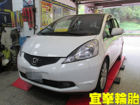 HONDA FIT  Assurance TripleMax 195/50/16 SELENIA 5W40