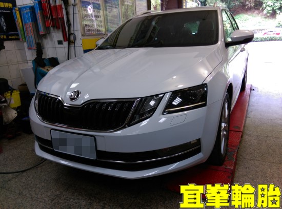 Skoda Octavia 自備胎圈更換 3D四輪定位