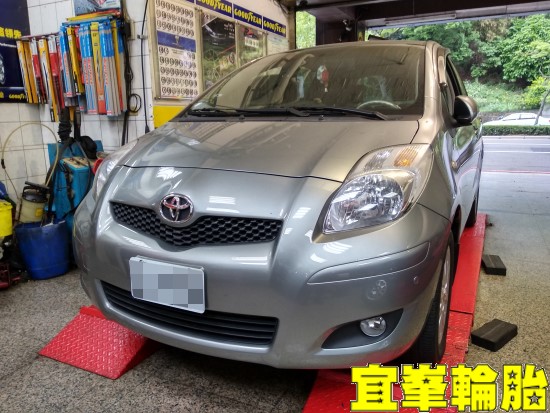 TOYOTA YARIS Goodyear Assurance triplemax 185/60/15 胎圈最佳化平衡 3D四輪定位