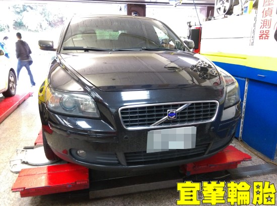 VOLVO S40 自備煞車更換 TUTELA TOP 4/S 煞車油脈衝式更換 Goodyear EfficientGrip Performance 205/50/17 3D四輪定位