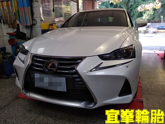 Lexus IS200t MAXXIS VS5 225/45/17 3D四輪定位