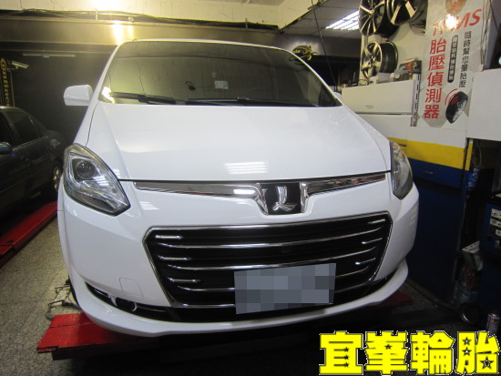 Luxgen M7 TURBO Goodyear Assurance triplemax 215/60/16  3D四輪定位