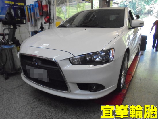 Mitsubishi Lancer Sportback Goodyear ASYM-3 F1 Asymmetric-3 225/40/18 3D四輪定位