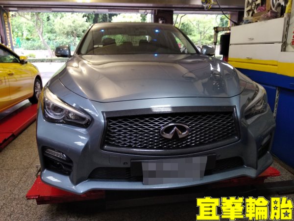 Infiniti Q50S Hybrid 輪胎磨耗 3D四輪定位
