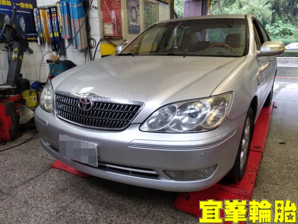 TOYOTA CAMRY SELENIA 5W40 輪胎對調 引擎滲油 汽門室墊片更換 底盤異音 方向機拉桿和尚頭更換 3D四輪定位