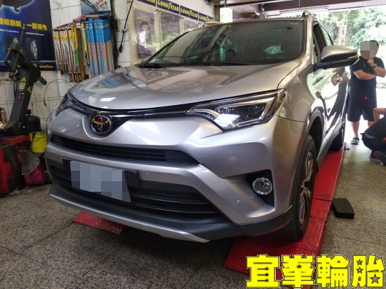 TOYOTA RAV4 Goodyear EfficientGrip Performance SUV 225/65/17