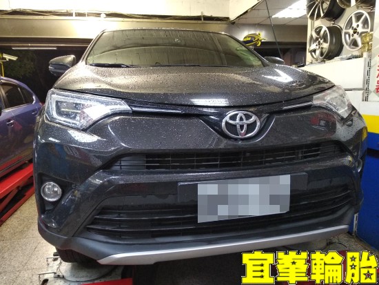 TOYOTA RAV4 Goodyear EfficientGrip SUV 225/65/17  3D四輪定位