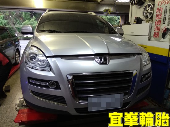 Luxgen 7 SUV Goodyear EfficientGrip Performance SUV 235/55/18 四輪定位
