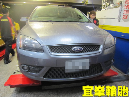 FORD FOCUS  Goodyear Assurance TripleMax 205/55/16 3D四輪定位