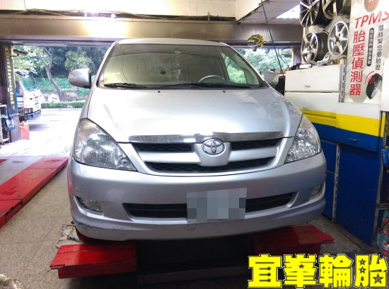 TOYOTA INNOVA  Goodyear Assurance triplemax 205/65/15 3D四輪定位