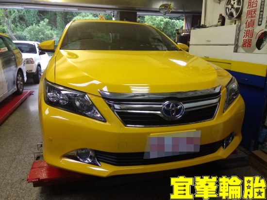 TOYOTA CAMRY hybrid Goodyear EfficientGrip Performance 215/55/17 胎圈最佳化平衡 3D四輪定位