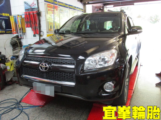 TOYOTA RAV4 Goodyear EfficientGrip SUV 235/55/18  3D四輪定位