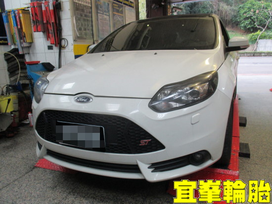 FORD THE ALL-NEW FOCUS ST GOODYEAR GSD5 235/40/18  3D四輪定位