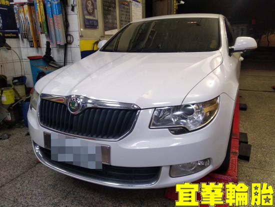 SKODA Superb Goodyear Eagle F1 Asymmetric 5 225/45/17 3D四輪定位