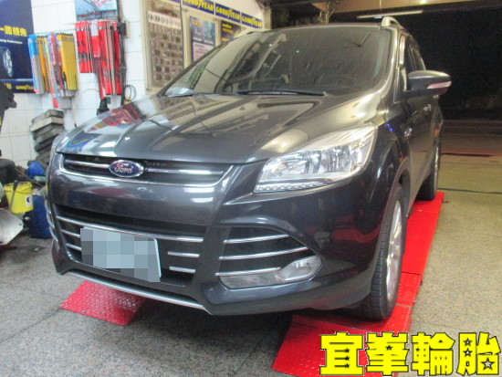 FORD KUGA Goodyear EfficientGrip SUV 235/50/18 3D四輪定位