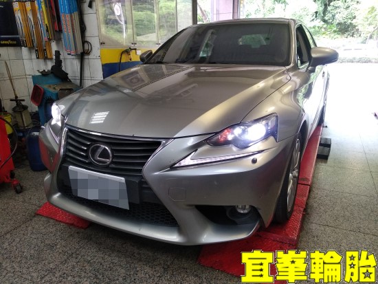 Lexus IS200t SELENIA 5W30 輪胎對調 BOHENG陶瓷競技前來令片 極致安裝