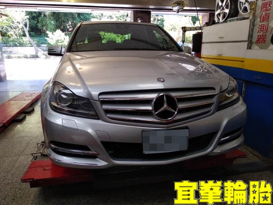 Mercedes-Benz W204 C300 極致胎圈平衡 輪胎對調